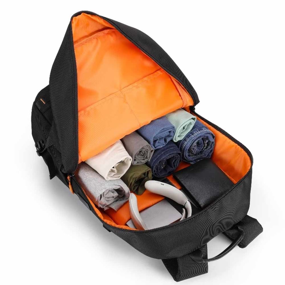 PORODO GAMING PU LAPTOP BACKPACK WITH USB-C PORT AND PS5 COMPARTMENT PDX534